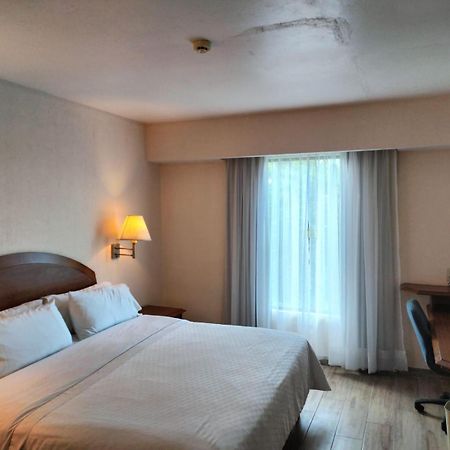 Fiesta Inn Poza Rica エクステリア 写真