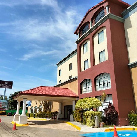 Fiesta Inn Poza Rica エクステリア 写真
