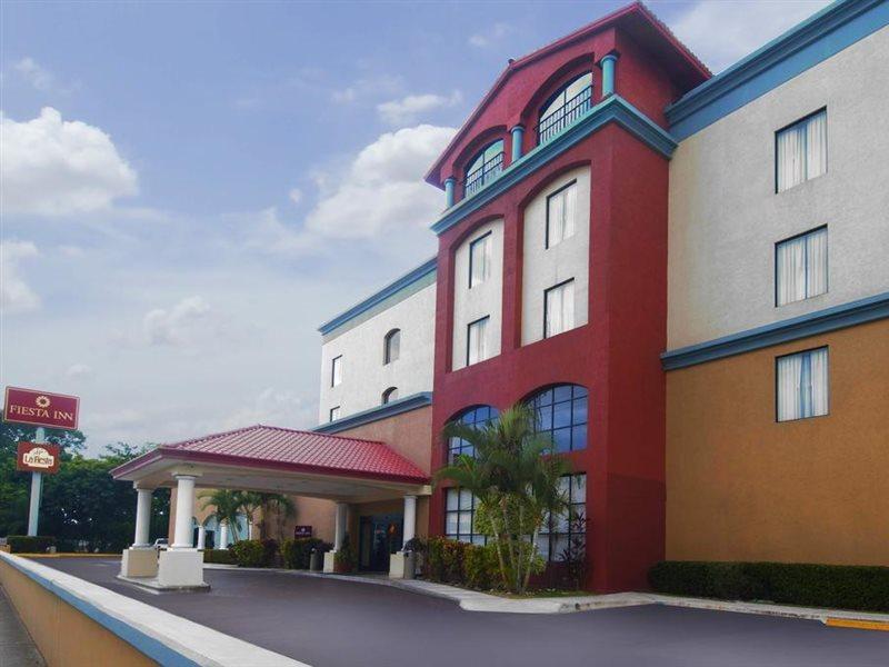 Fiesta Inn Poza Rica エクステリア 写真