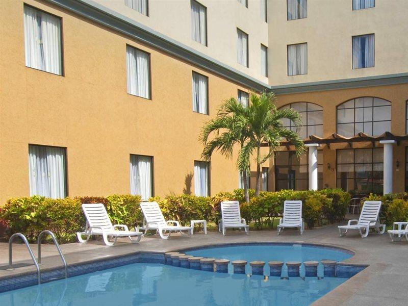 Fiesta Inn Poza Rica エクステリア 写真