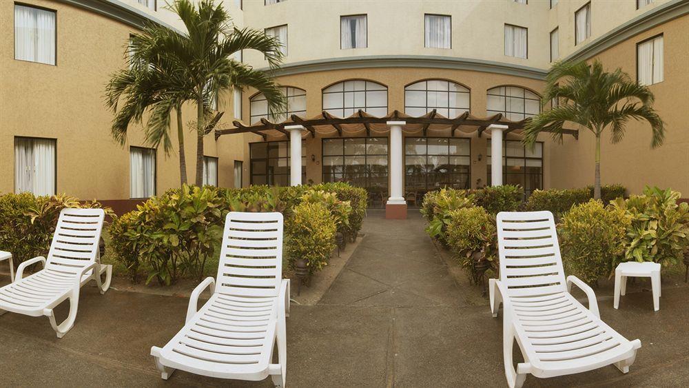 Fiesta Inn Poza Rica エクステリア 写真
