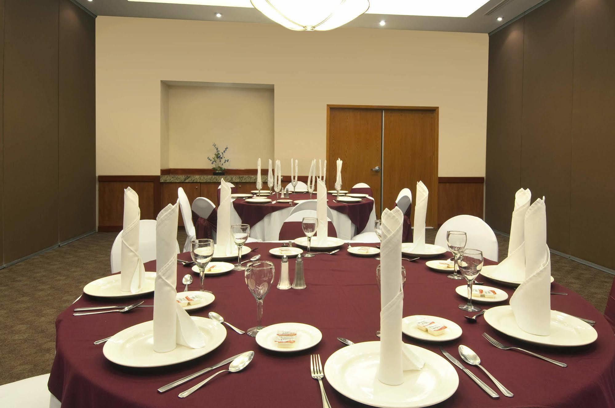Fiesta Inn Poza Rica エクステリア 写真